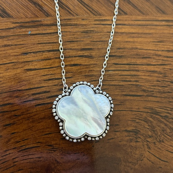 Iridescent Brighton necklace - Picture 2 of 5